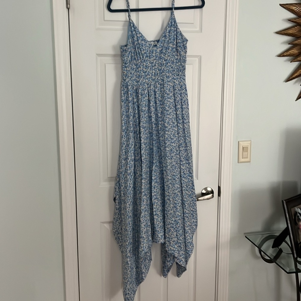 BLU PEPPER FLORAL WHITE DAISY HANDKERCHIEF DRESS /SMALL/WORN ONCE/SMOCKED TOP - Picture 4 of 9